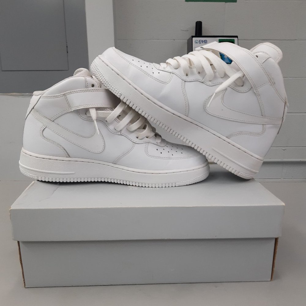 Nike Air Force 1 Mid Triple White